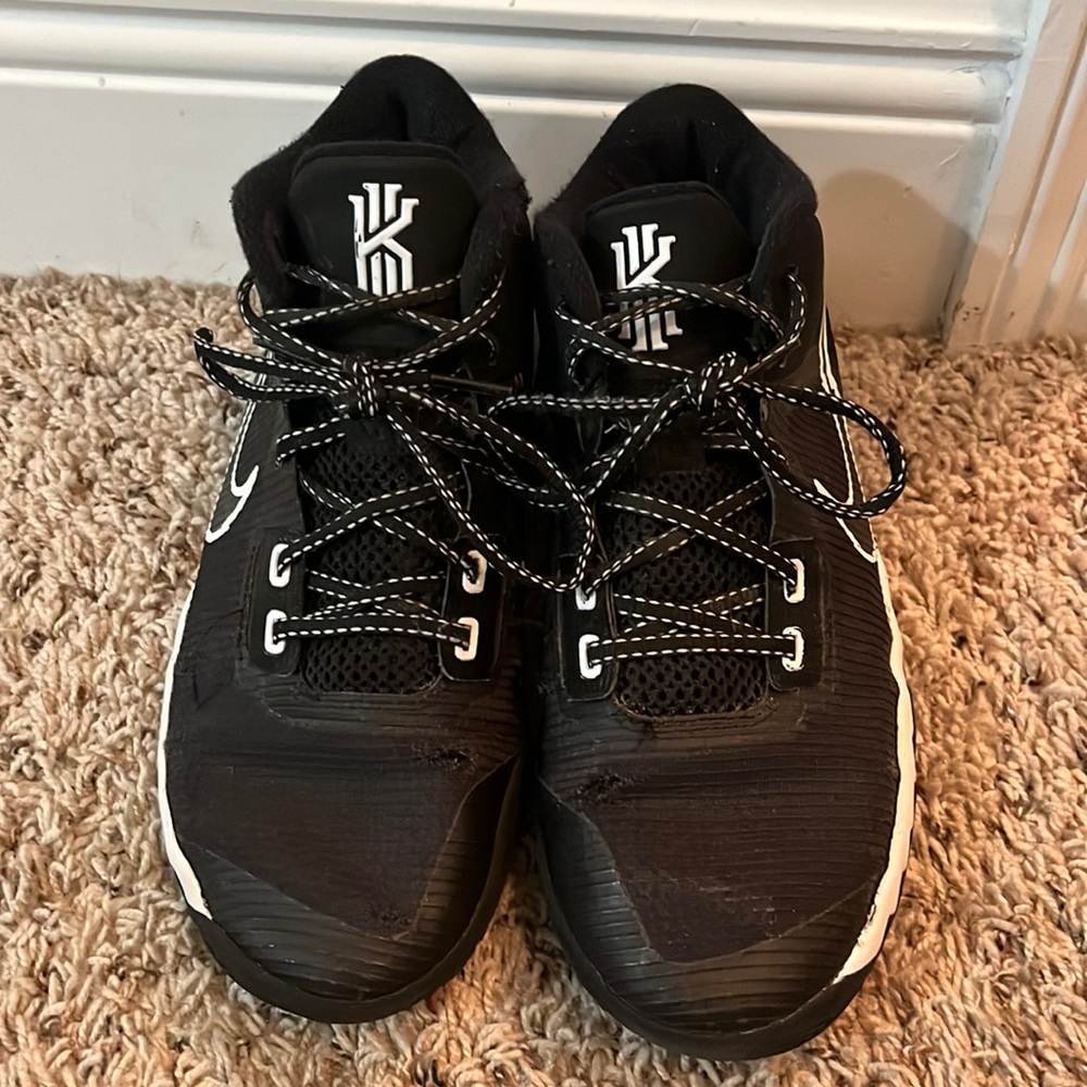 Nike Men's Kyrie Flytrap IV Basketball Shoe